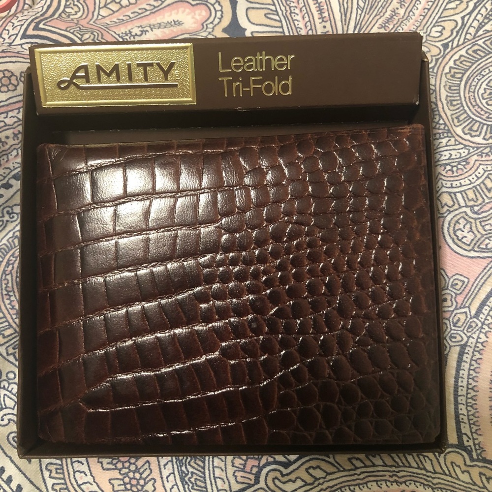 Amity Leather Tri-fold